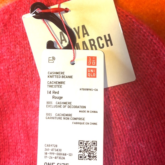 Anya Hindmarch Uniqlo collab red 100% cashmere knitted beanie hat tuque NWT - Picture 5 of 8